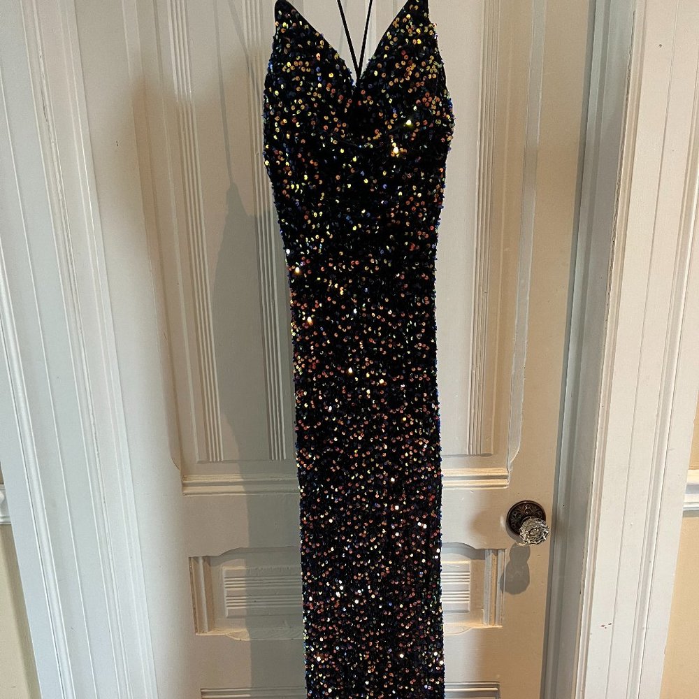 Beautiful Sequin Gown, NWT, size Large (fully adjustable due to lace up back)